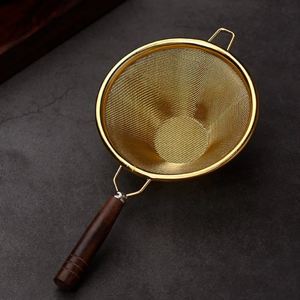 Portable tea infuser with wooden handle