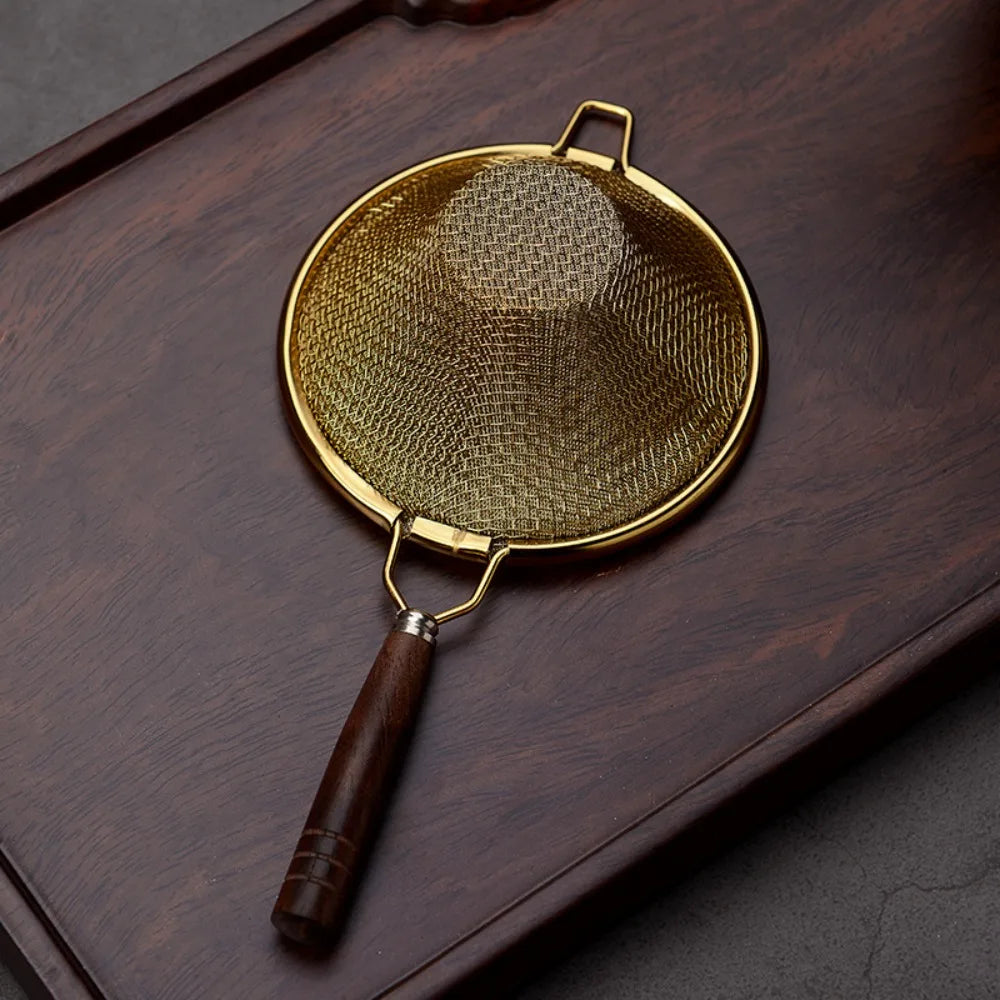 Portable tea infuser with wooden handle