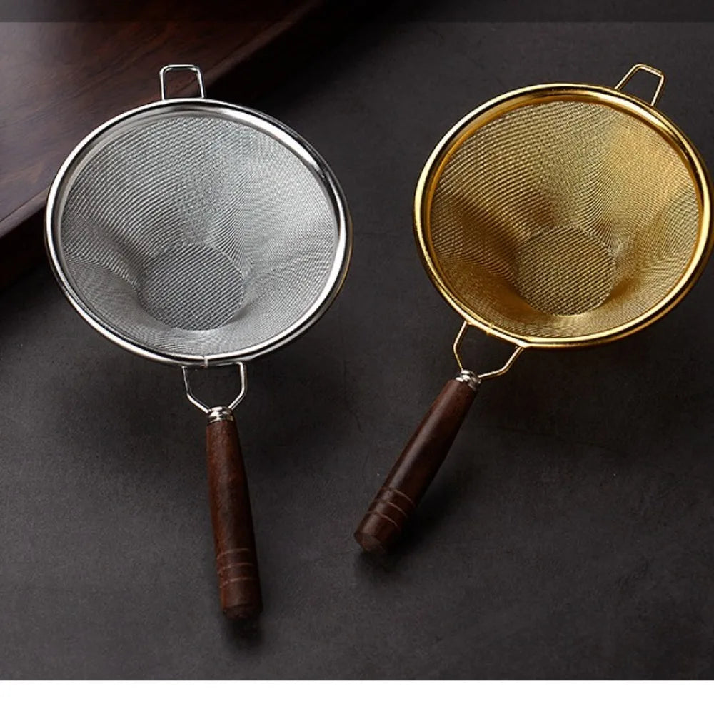 Portable tea infuser with wooden handle