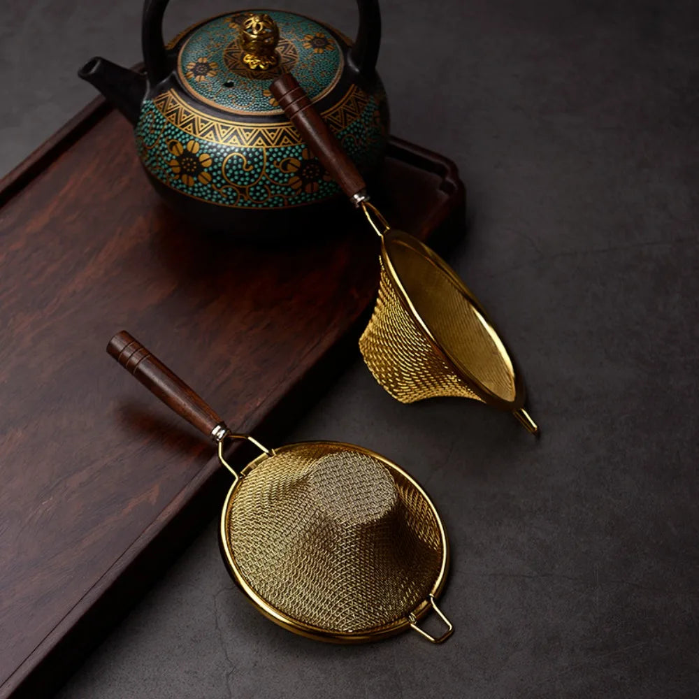 Portable tea infuser with wooden handle